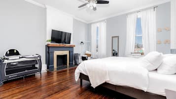 4 bedrooms, desk, free WiFi, bed sheets