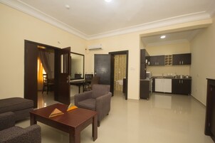 Royal Room, 1 King Bed, Hill View | Frette Italian sheets, premium bedding, Tempur-Pedic beds, in-room safe