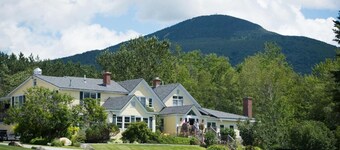 Red Clover Inn Farmhouse-5 bedroom near Killington