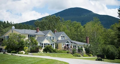 Red Clover Inn Farmhouse-5 bedroom near Killington
