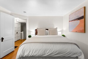 5 bedrooms, iron/ironing board, free WiFi, bed sheets