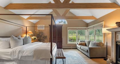 Red Clover Majestic King Suite near Killington