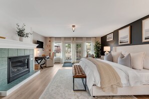 1 bedroom, iron/ironing board, free WiFi, bed sheets - Red Clover Accessible King Suite in Killington (Mendon)