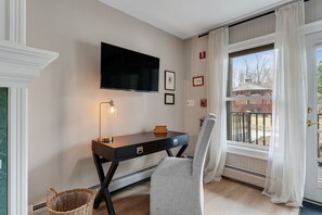 Interior - Red Clover Accessible King Suite in Killington (Mendon)