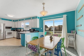 冰箱、微波炉、烤箱、炉灶