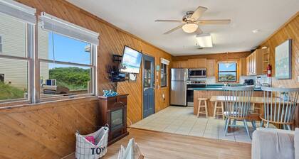 Semi Oceanfront, 100ft to beach, community pool