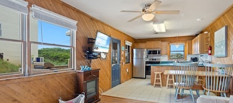 Semi Oceanfront, 100ft to beach, community pool