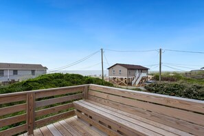 Property grounds - Semi Oceanfront, 100ft to beach, community pool (Nags Head)