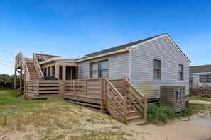 Exterior - Semi Oceanfront, 100ft to beach, community pool (Nags Head)