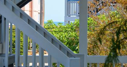 Steps to beach, restaurants, shops & pier ~ updated ~ large deck ~ fully stocked