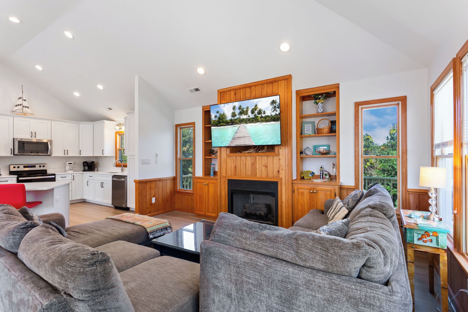 TV, fireplace