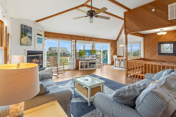 Televisión, chimenea y futbolito