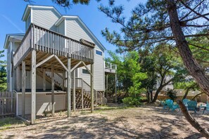 Exterior - Maison de la Mer: Hot Tub, 3-Min Walk to Beach (Corolla)