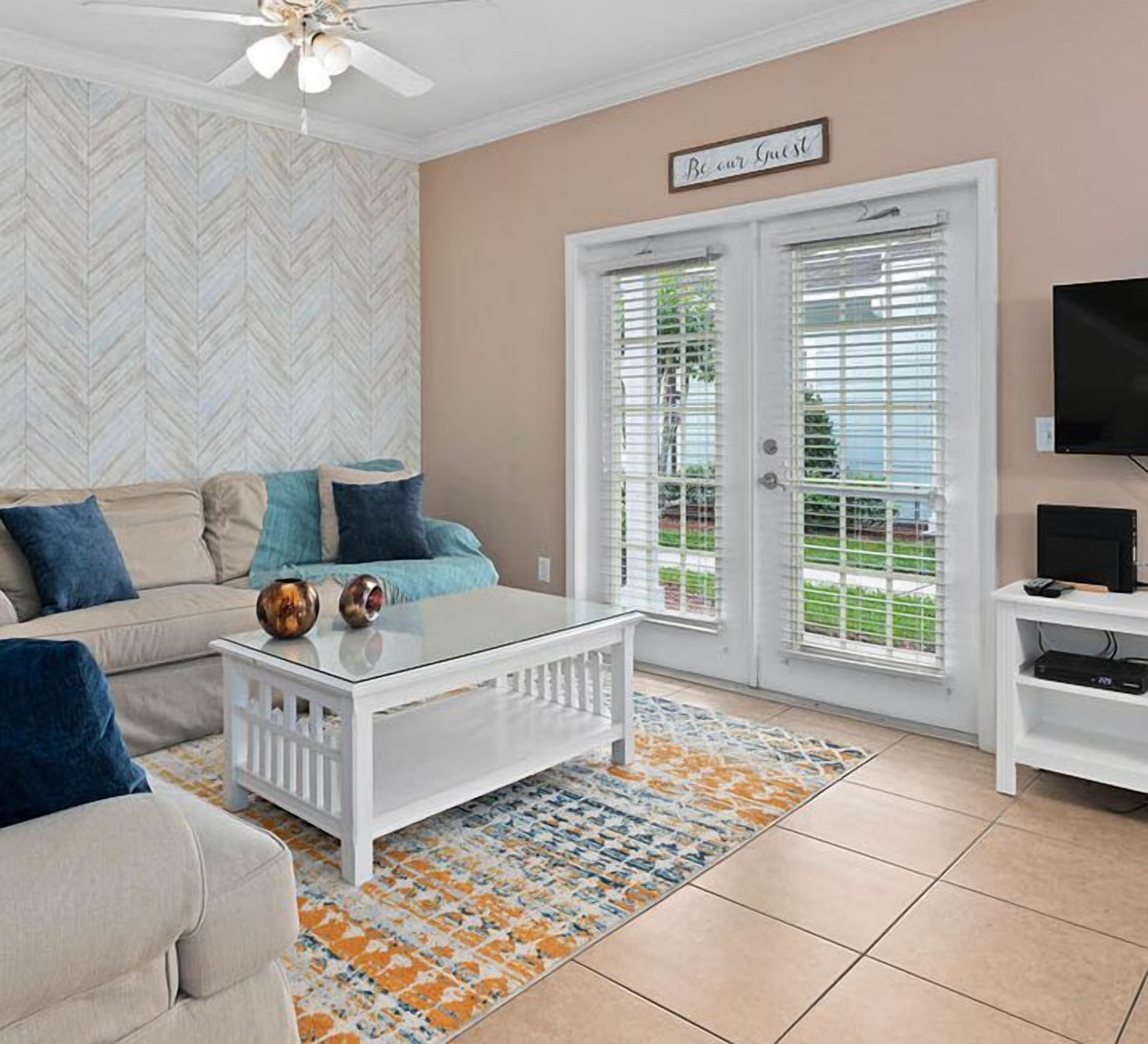 Charming Townhouse - 2 King Suites - Amazing Pool - 10 Mins to Disney!