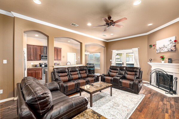 Smart TV - Perfect Stay in Ranch-like House with Huge Backyard! (Forney)