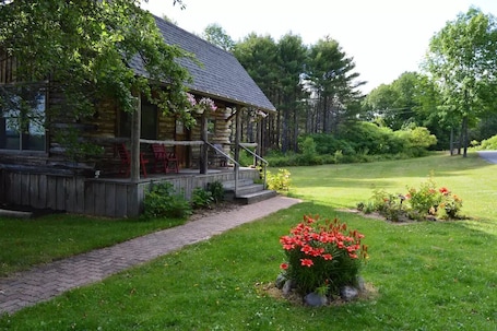 Exterior. The Cabin Skowhegan