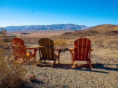 Welcome to Hartsville!  Eclectic Cabin Retreat with Endless Views 