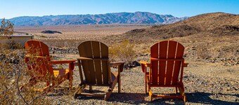 Welcome to Hartsville! Eclectic Cabin Retreat with Endless Views