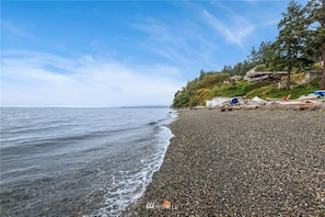 Beach nearby, sun loungers