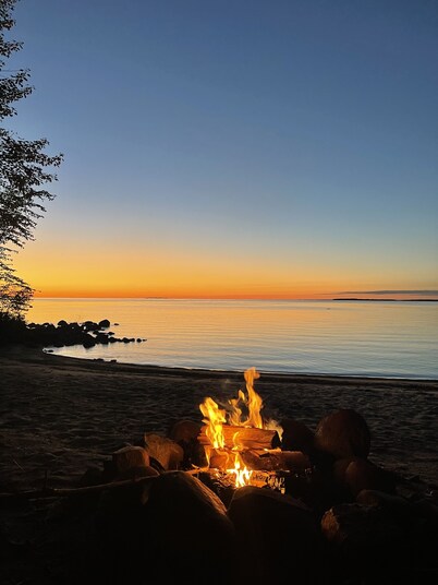 Sandy Shores Lake House on Lake Nipissing