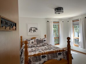 4 bedrooms, desk, travel cot, free WiFi