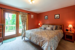 4 chambres, bureau, fer et planche à repasser, lit de bébé portatif