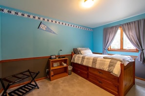 4 bedrooms, desk, iron/ironing board, travel crib