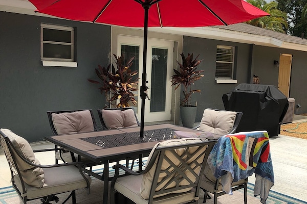 屋外ダイニングエリア