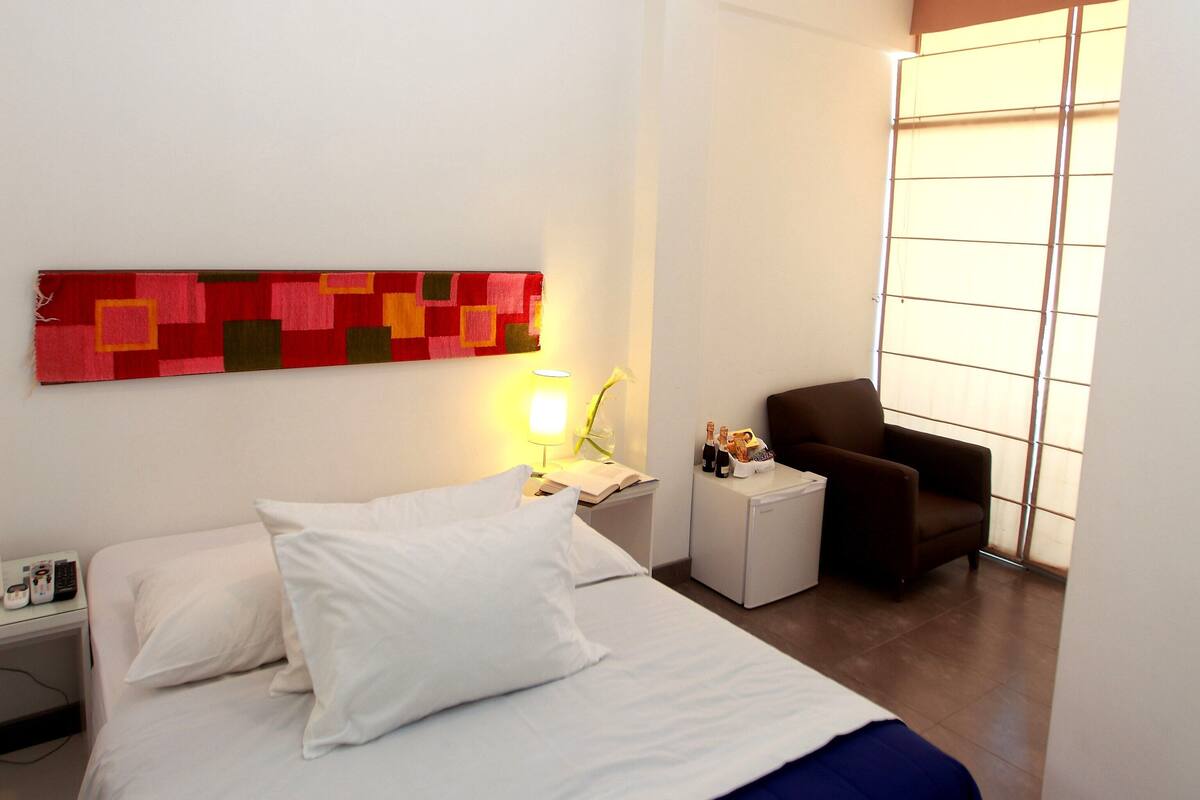 standard single room, 1 single bed, non smoking, ensuite | 1 bedroom, soundproofing, free wifi, bed sheets
