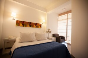 Quartos à prova de som, Wi-Fi de cortesia, roupa de cama