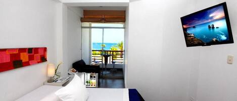 Premium-Zimmer, 1 Doppelbett, Balkon, Strandblick | Schallisolierte Zimmer, kostenloses WLAN, Bettwäsche