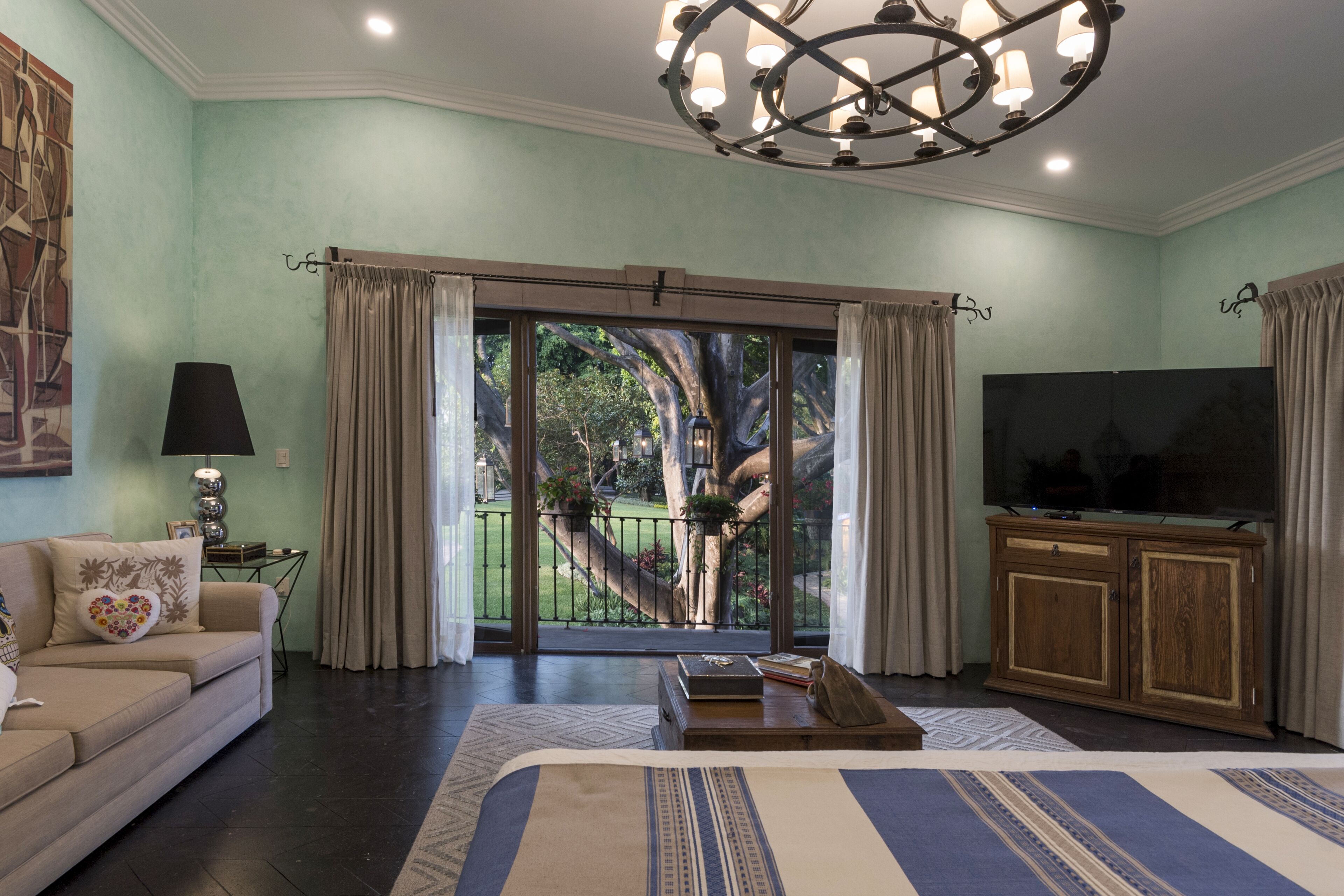 Deluxe Studio Suite | Living area