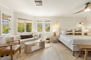 8 habitaciones, escritorio y tabla de planchar con plancha 