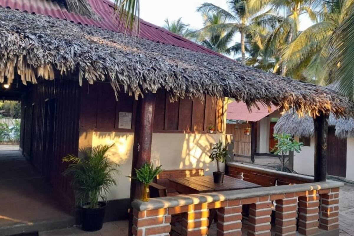 Superior Bungalow, Shared Bathroom, Garden View | 1 bedroom, free WiFi, bed sheets