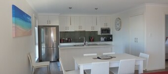 Close to shops, beaches, Bridport Distilling Co and eateries