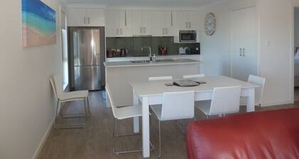 Close to shops, beaches, Bridport Distilling Co and eateries