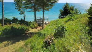 På stranden