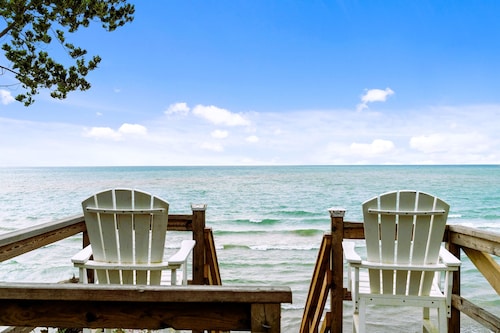 Lake Michigan Beachfront Home Near Mackinac Ferry