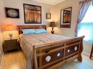 3 bedrooms, desk, iron/ironing board, travel cot