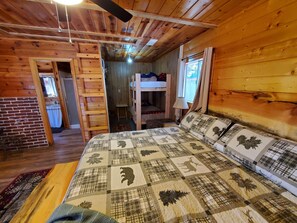 2 habitaciones, tabla de planchar con plancha y cuna de viaje 