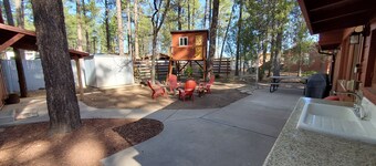 Comfy Cozy Forest Home/ Rainbow Lake Neighborhood