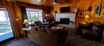 Comfy Cozy Forest Home/ Rainbow Lake Neighborhood