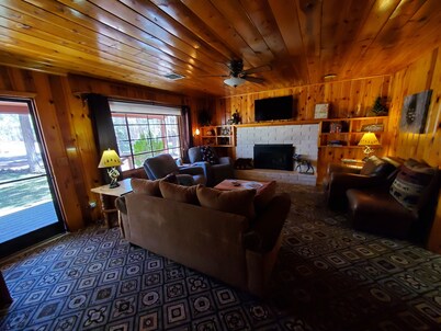 Comfy Cozy Forest Home/ Rainbow Lake Neighborhood