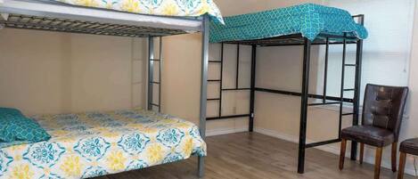 Condo, Plusieurs lits, patio, vue sur la piscine | 2 chambres, accĂšs au Wi-Fi (inclus)