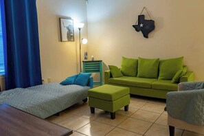Condo, varias camas, patio, vista a la alberca | 2 habitaciones y wifi gratis