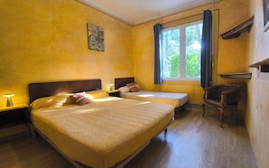 3 bedrooms, iron/ironing board, travel crib, internet