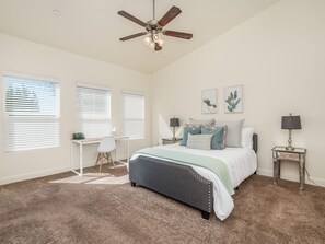 3 Schlafzimmer, Schreibtisch, Bügeleisen/Bügelbrett, WLAN