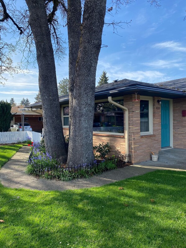 Exterior - 1133 The 3 Oaks 30 night fully furnished stay at a great price. Full Amenities! (Salem)