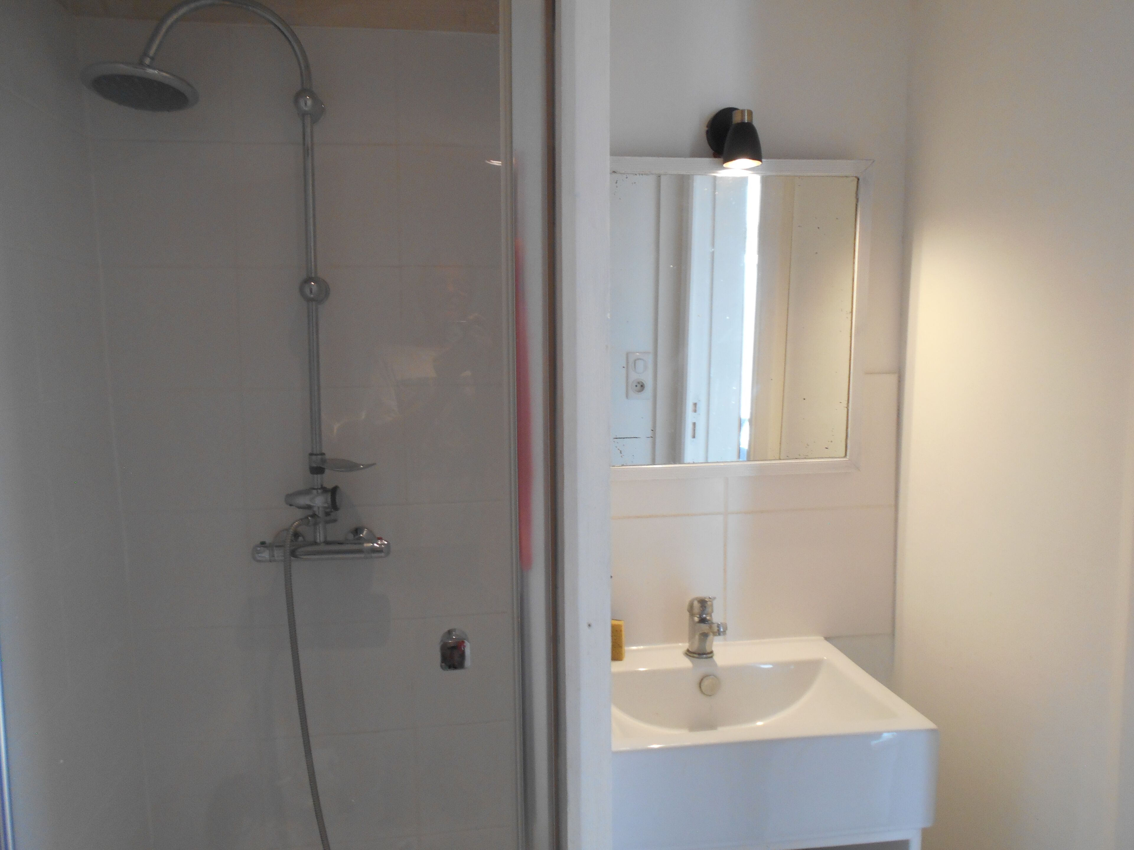 Dusche, Handtücher, Toilettenpapier