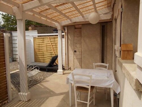 Charming little house 5 minutes from hiking trails  